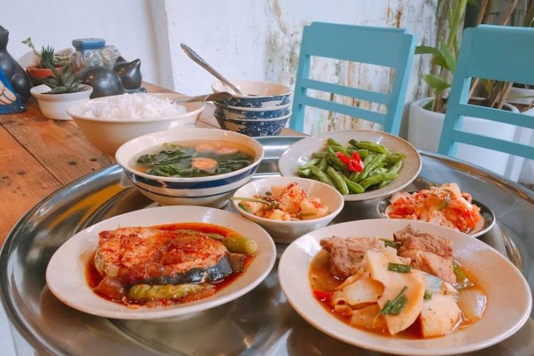 Quán cơm Hẻm Living - Huế